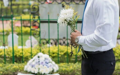 Wer trägt nach dem Erbfall die Kosten der Beerdigung?
