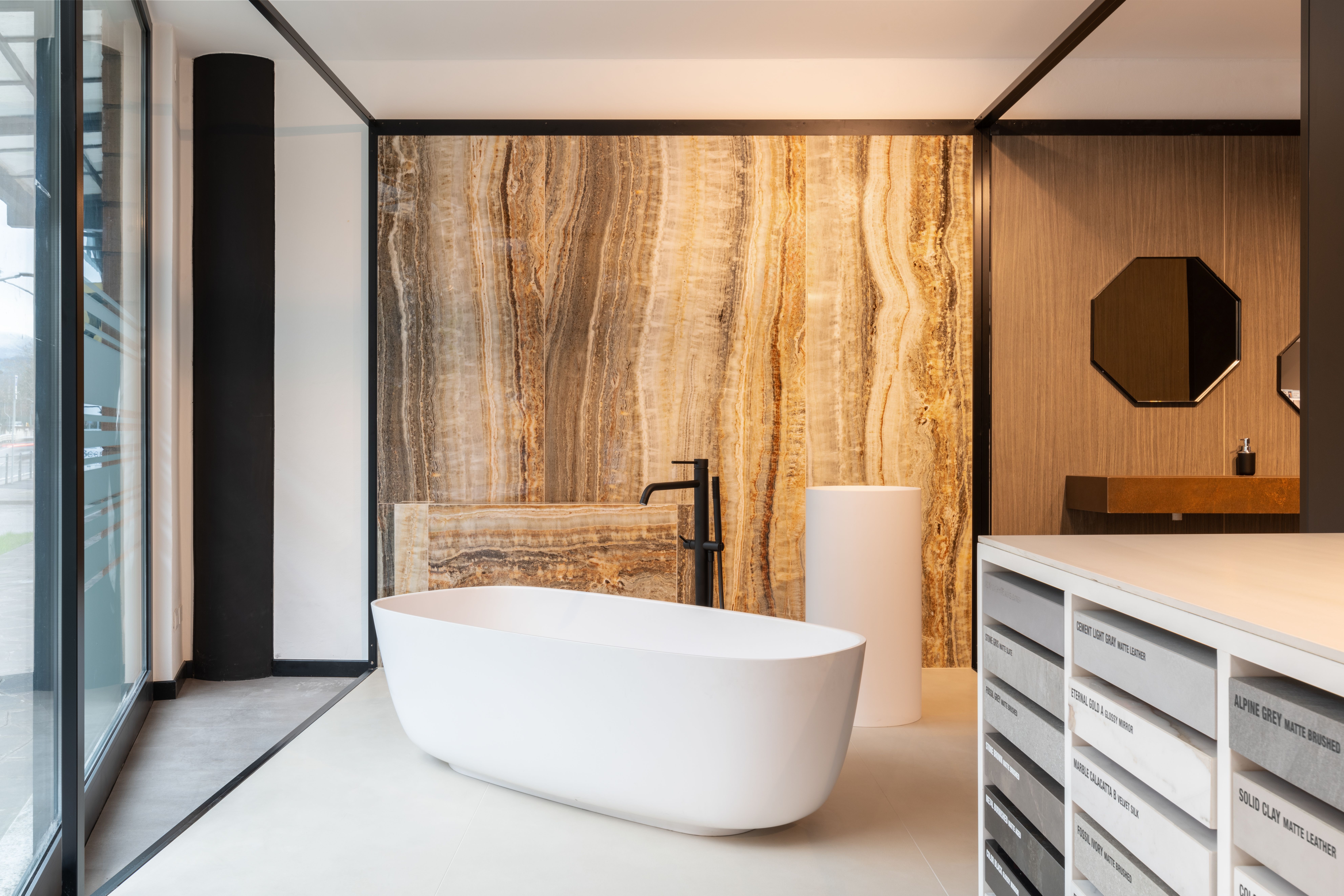 Nicholas-regonesi-showroom-bgres