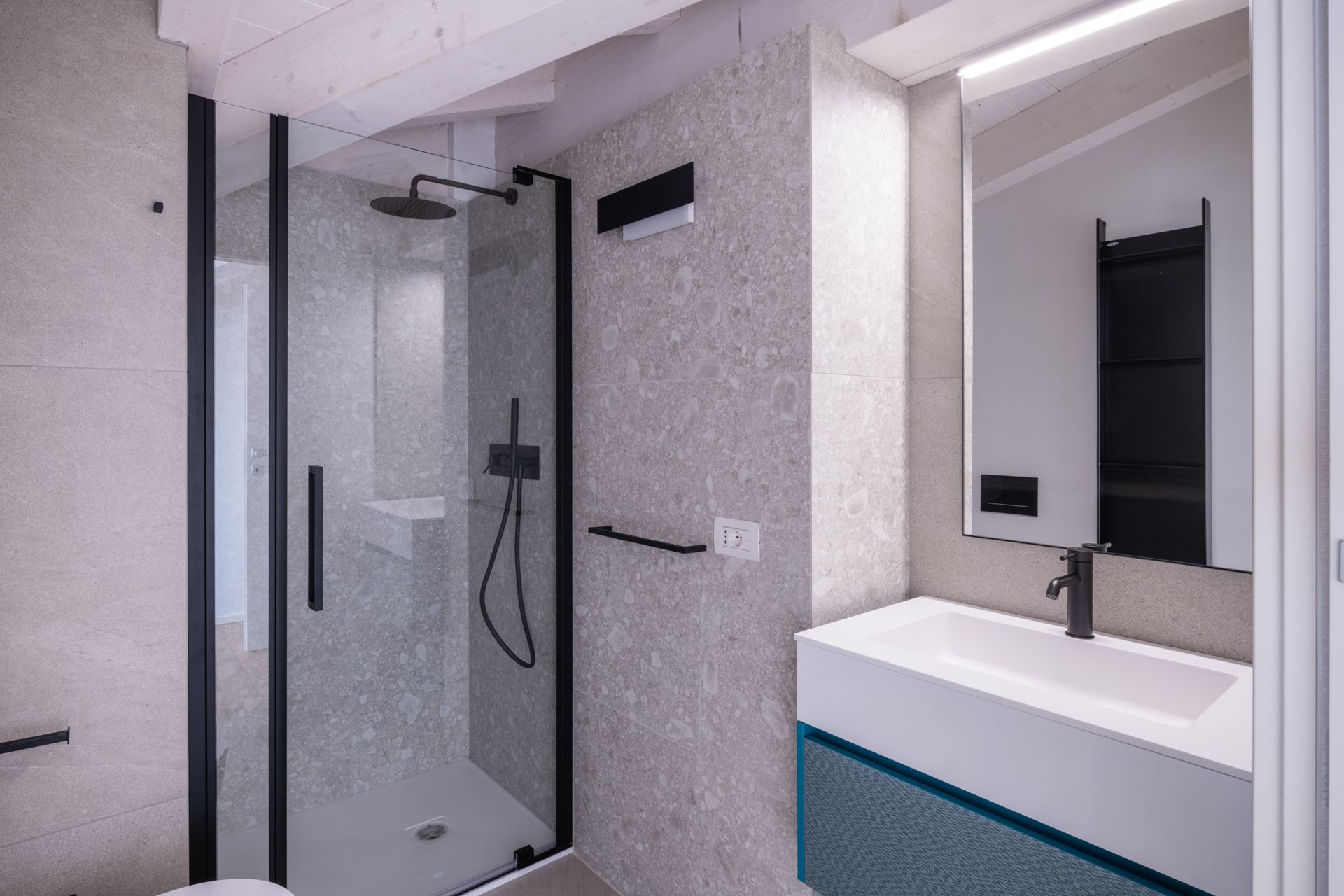 gres porcellanato doccia