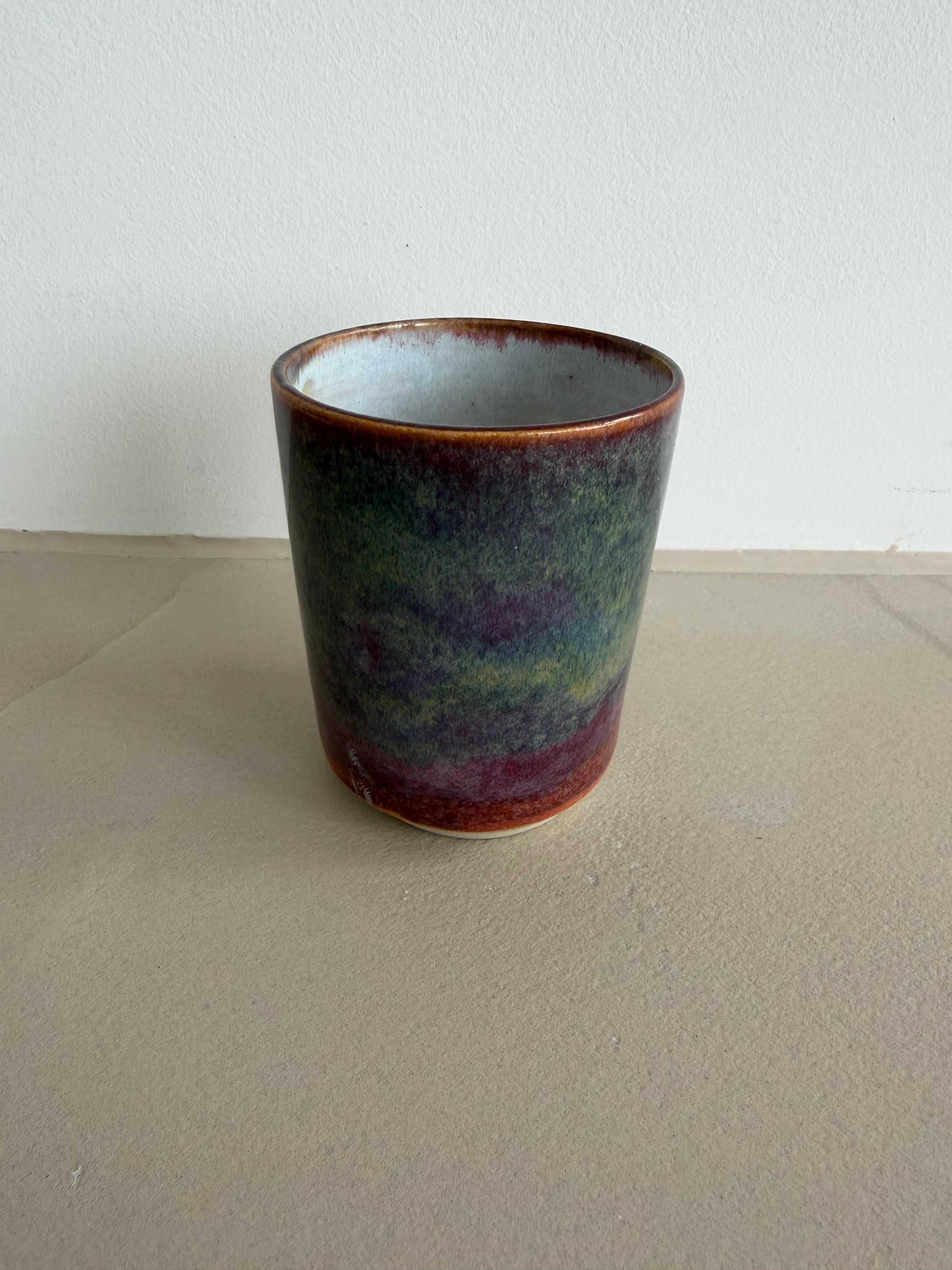 Becher olive braun roter Verlauf