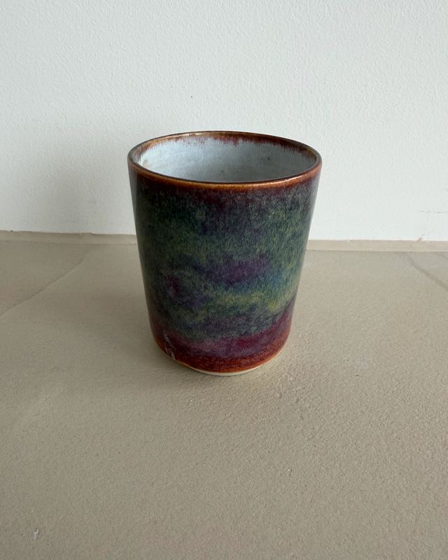 Becher olive braun roter Verlauf