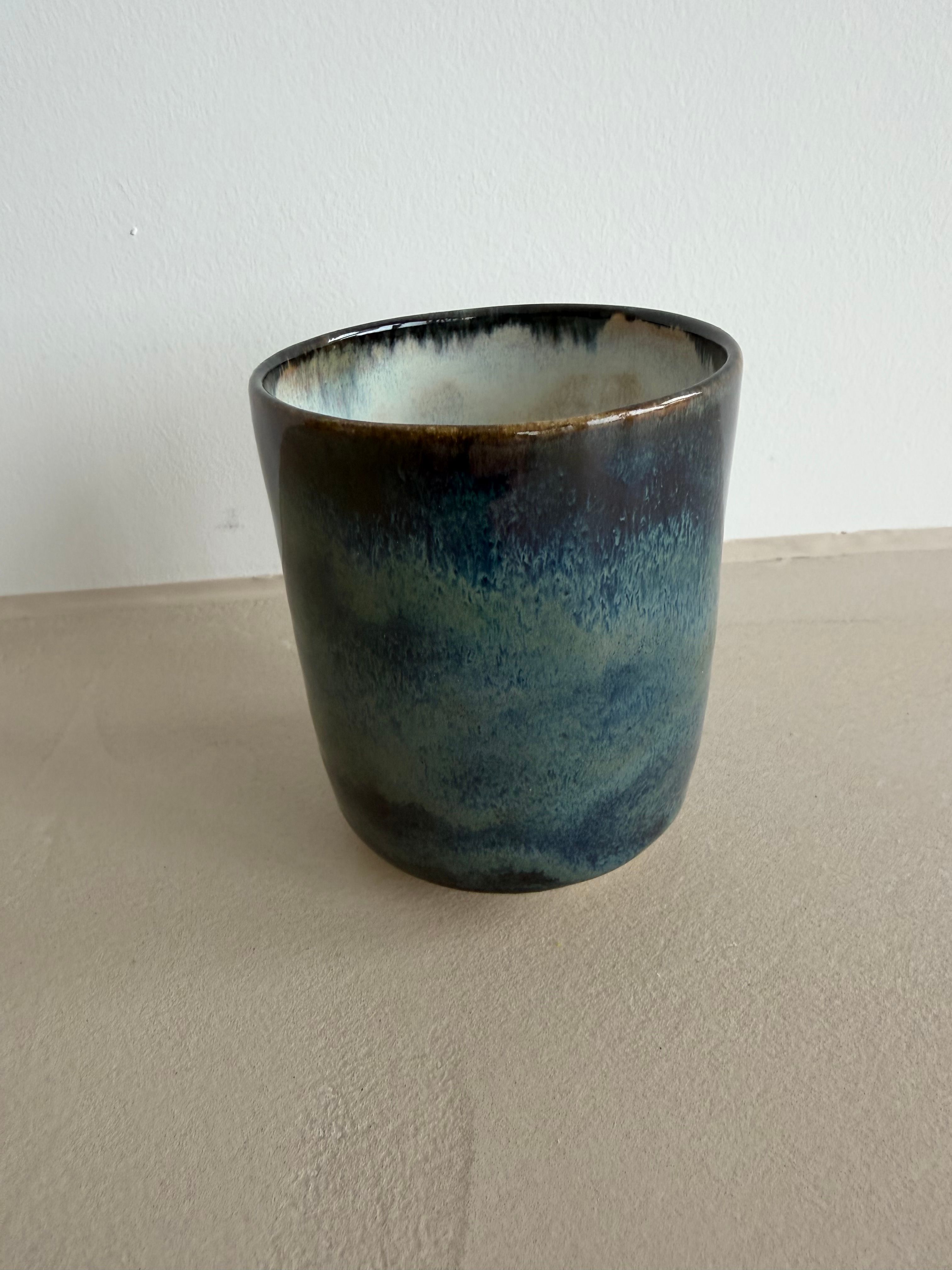 Becher blau grüner Verlauf