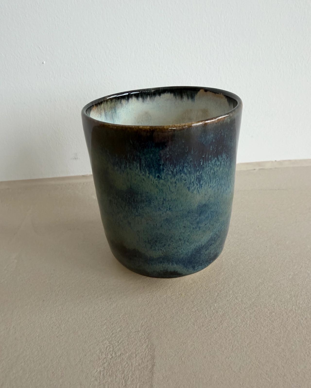 Becher blau grüner Verlauf