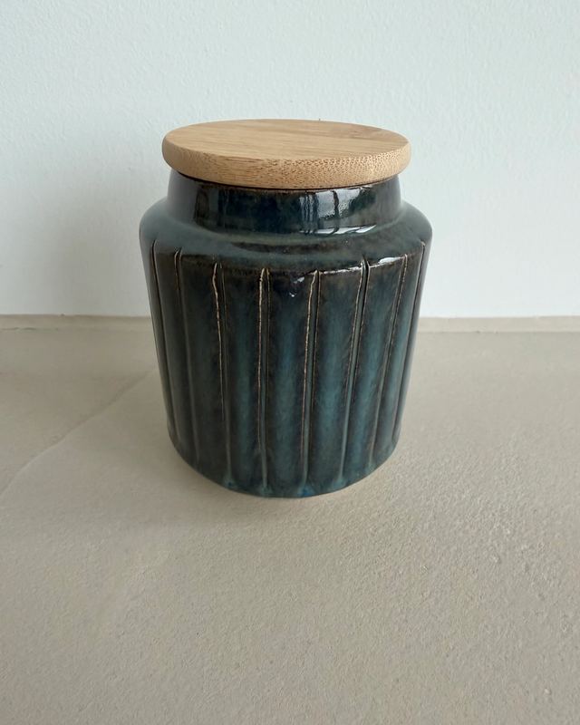 Teebüchse mit Bambusdeckel