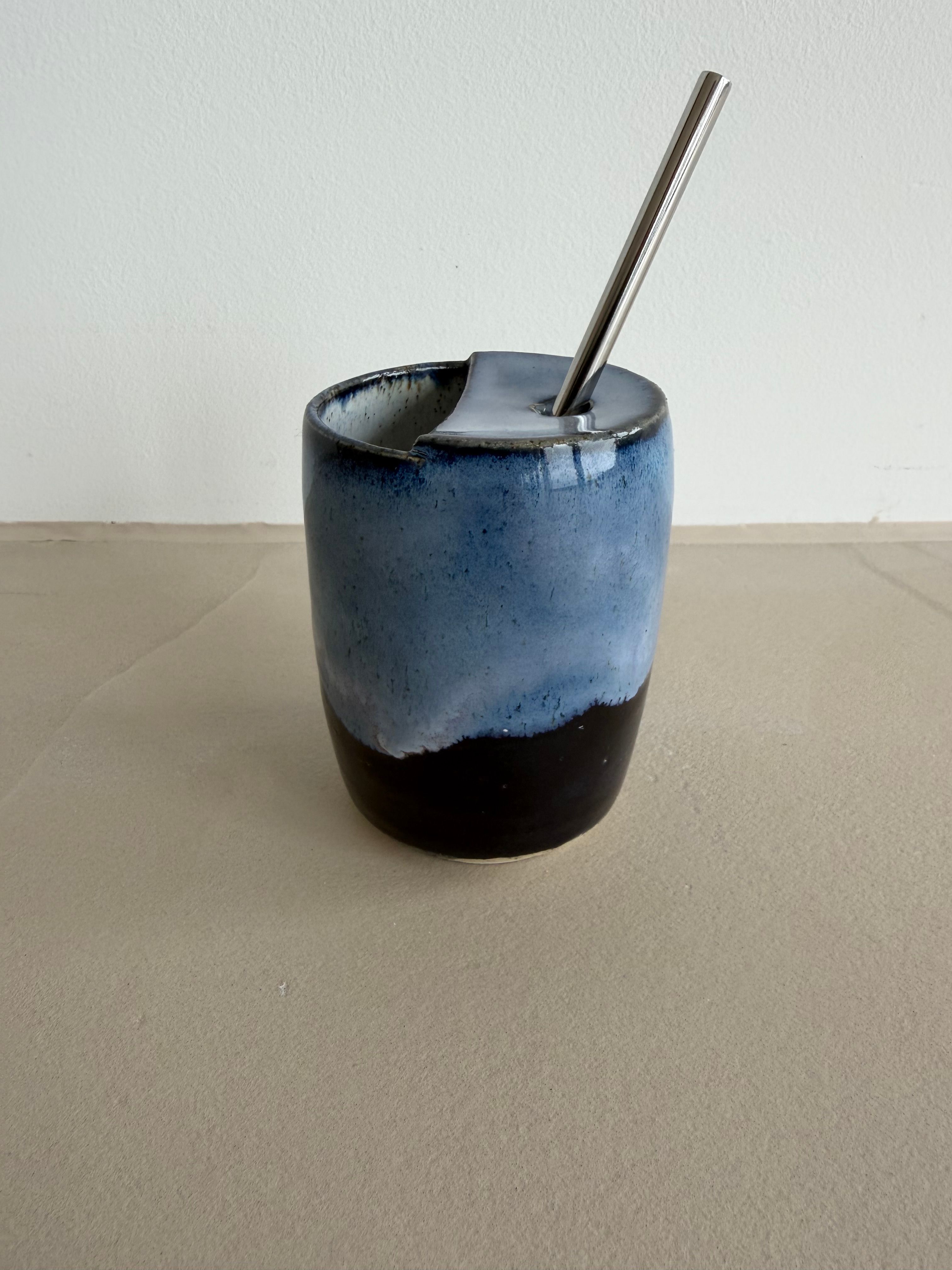 Blauer To go Becher