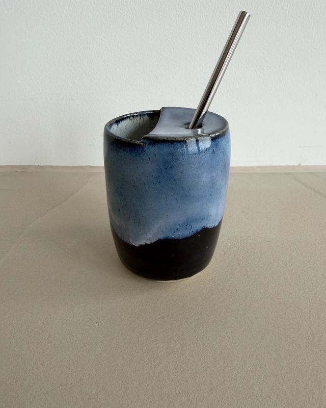 Blauer To go Becher