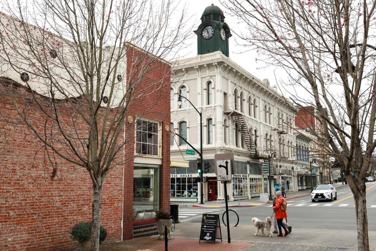 Petaluma Housing Market 2026: $830K Median, 5 Offers Per Home, and the East-vs-West Split That Decides Whether You Sell in 11 Days or 48