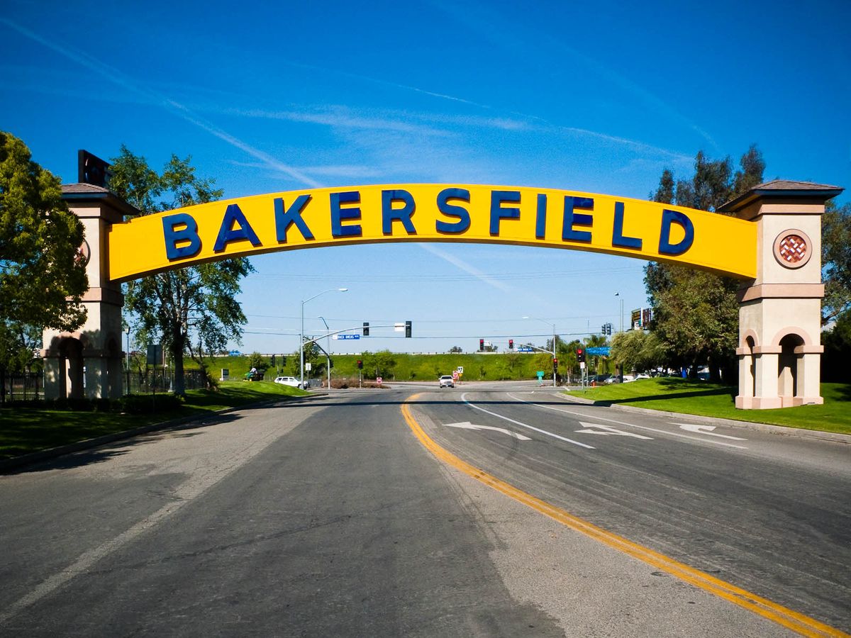Flat-Fee Real Estate Broker in Bakersfield, CA (2026): Sell a $390K Home for $4,399, Not $23,400 Commission