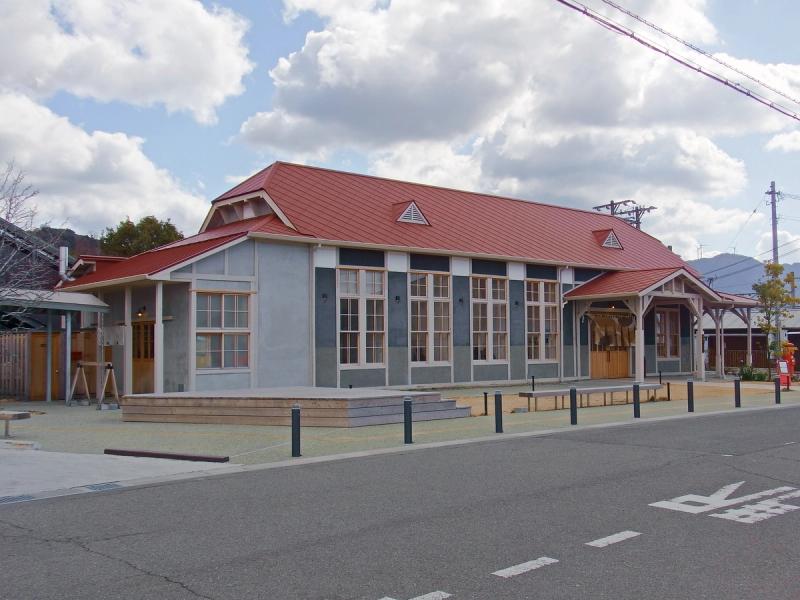 JR湯浅駅の旧駅舎は「湯浅米醤」という飲食店になっています。
おむすびや湯浅の醤油を使ったメニューが楽しめます。