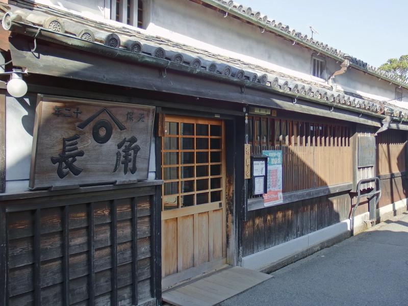 湯浅では現存最古の醤油蔵である角長(かどちょう)です。
