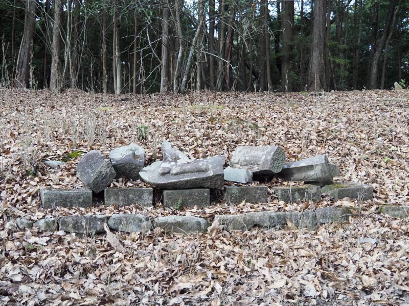 野坂峠(仮称)にておそらく六地蔵尊
人の往来がなく廃道となっていることが伺えます。