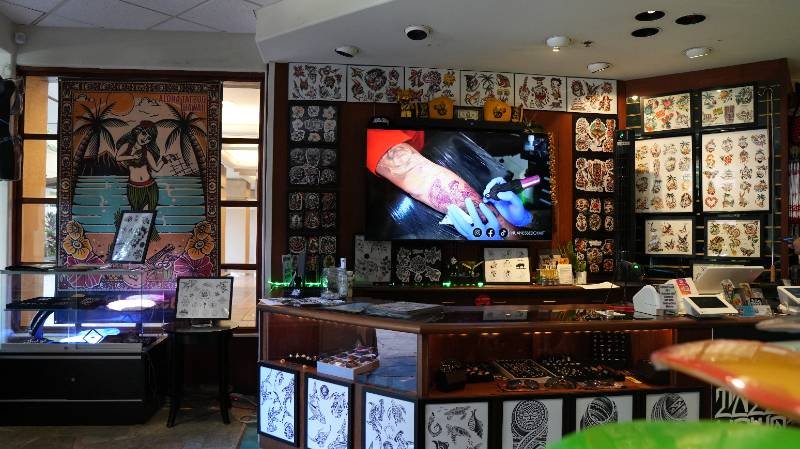 Diamond Head Tower Waikiki interior