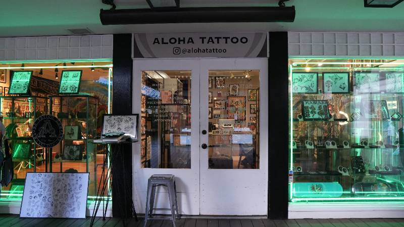 Rainbow Bazaar, Waikiki exterior