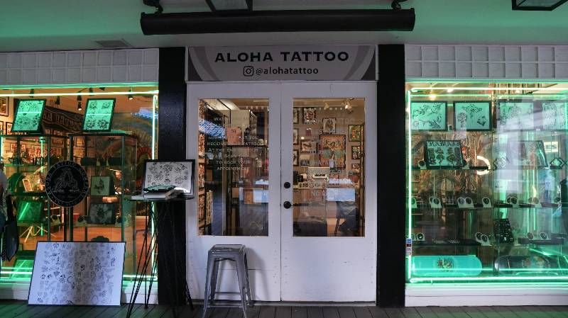 Rainbow Bazaar, Waikiki exterior