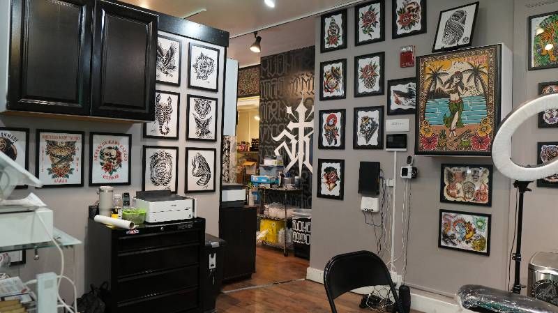 Rainbow Bazaar, Waikiki interior