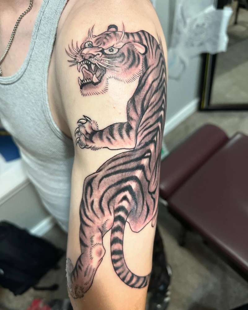 Black and grey Japanese traditional tiger tattoo on upper arm