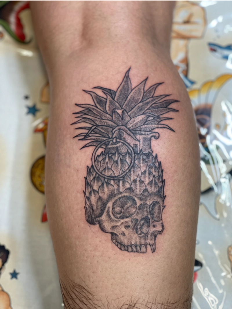 Black and grey pineapple skull tattoo on calf