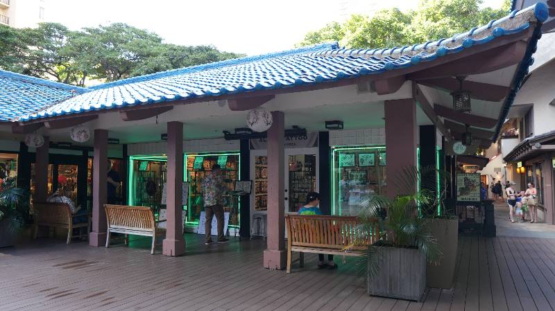 Rainbow Bazaar, Waikiki exterior
