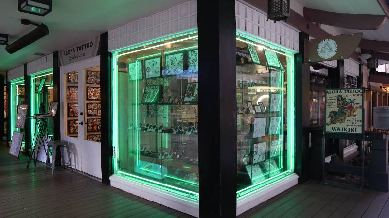 Rainbow Bazaar, Waikiki exterior