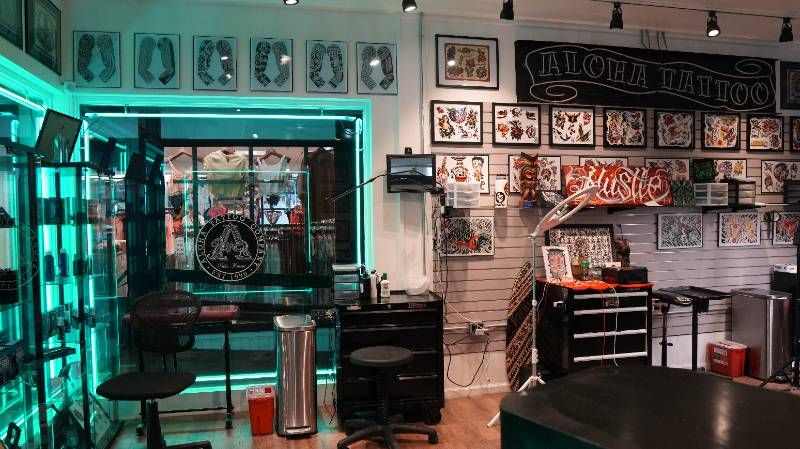 Rainbow Bazaar, Waikiki interior