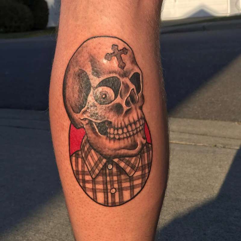 illustrative skull tattoo on calf