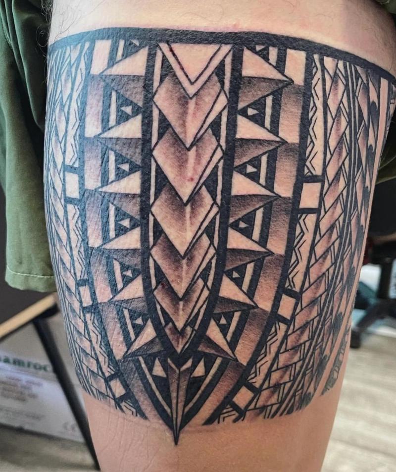 Blackwork tribal geometric pattern tattoo on thigh