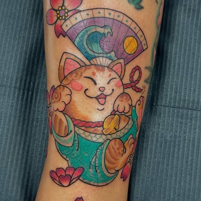 Colorful Neo Traditional maneki neko tattoo on the calf