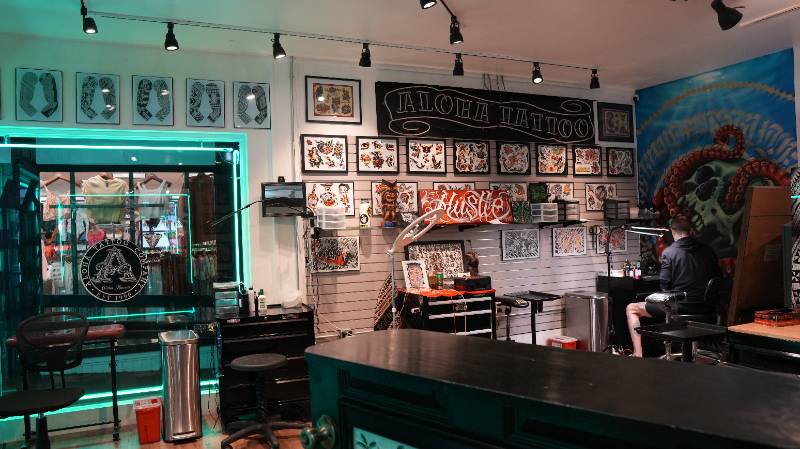 Rainbow Bazaar, Waikiki interior