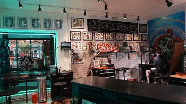 Rainbow Bazaar, Waikiki interior