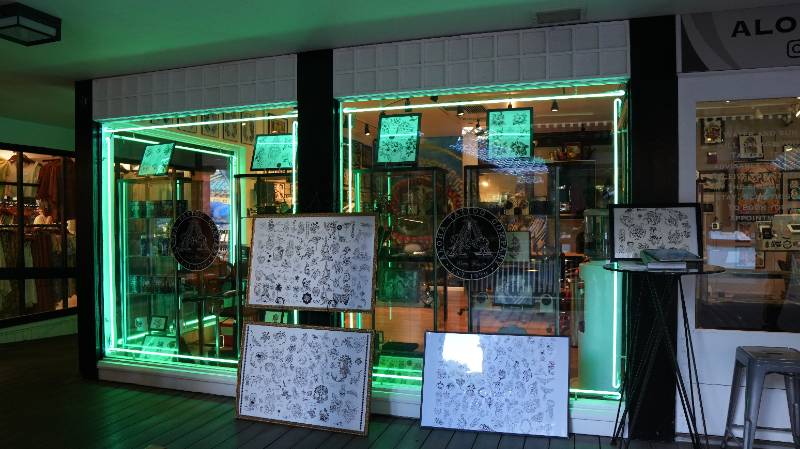 Rainbow Bazaar, Waikiki exterior