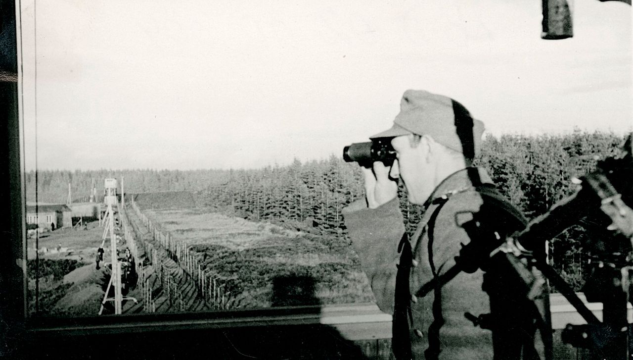 Photograph from the 1940s of a guard looking out over the Frøslev camp