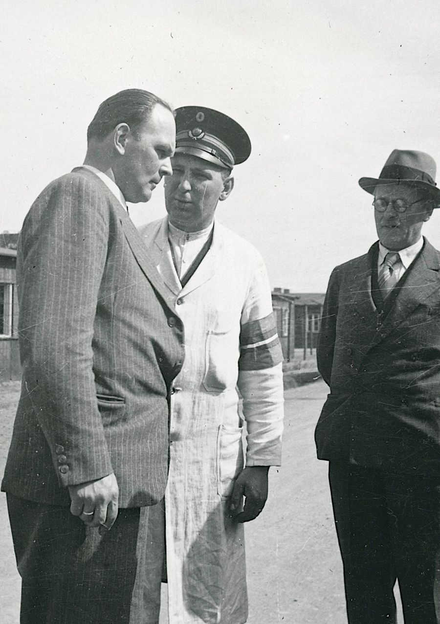 Resistance fighters talk together in the Faarhus camp