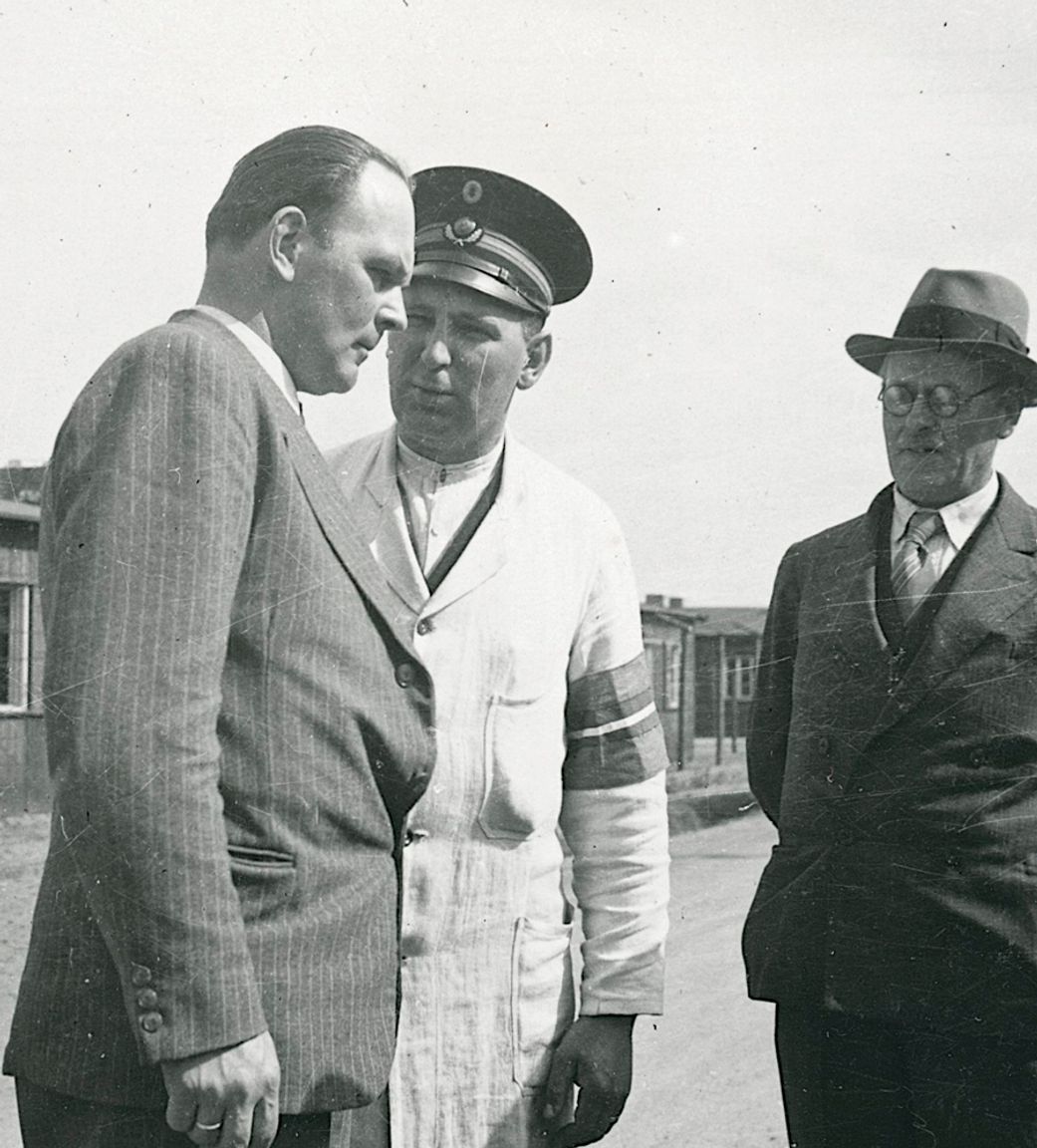 Resistance fighters talk together in the Faarhus camp