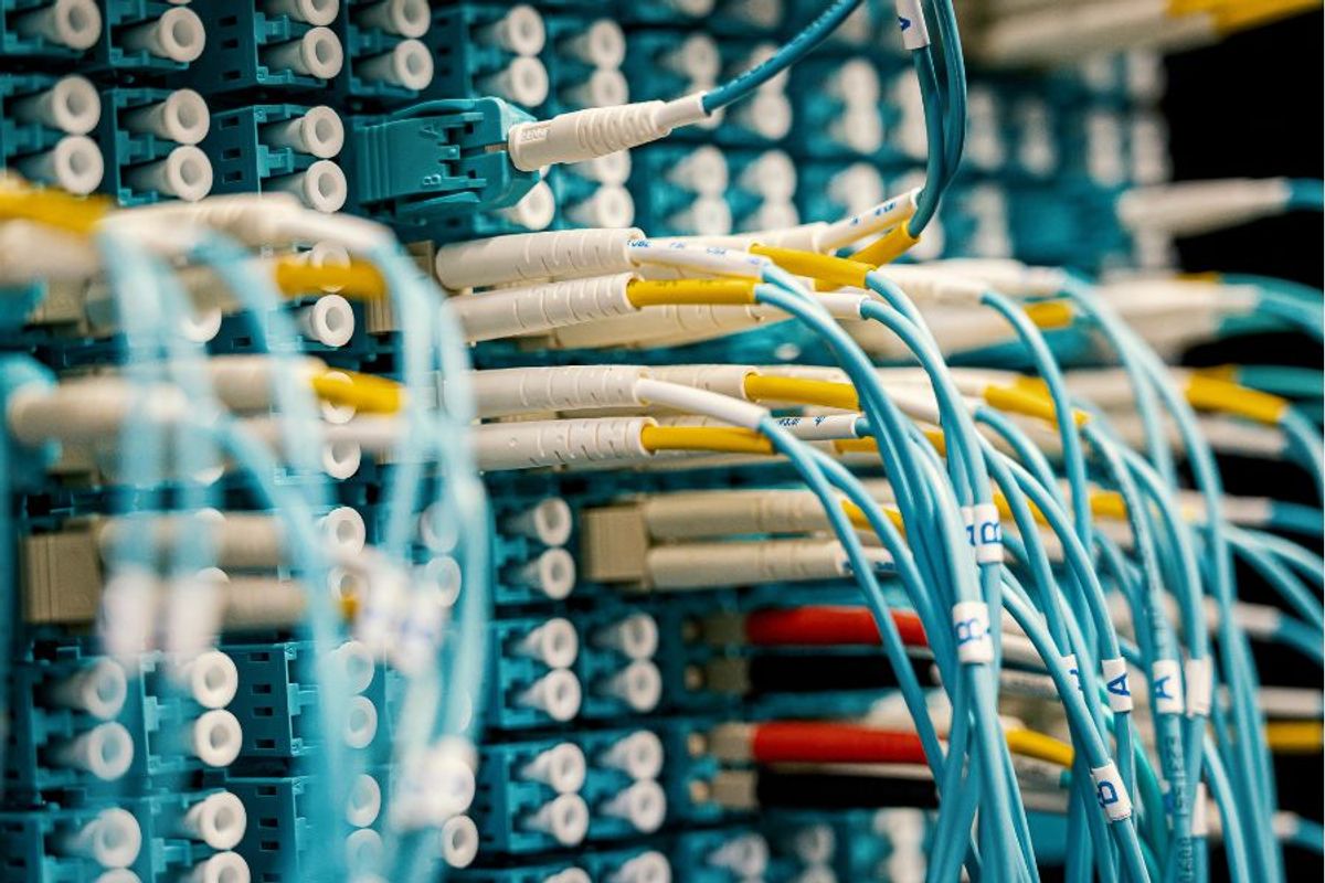 Ứng dụng của cáp quang trong công nghi�ệp và dân dụng