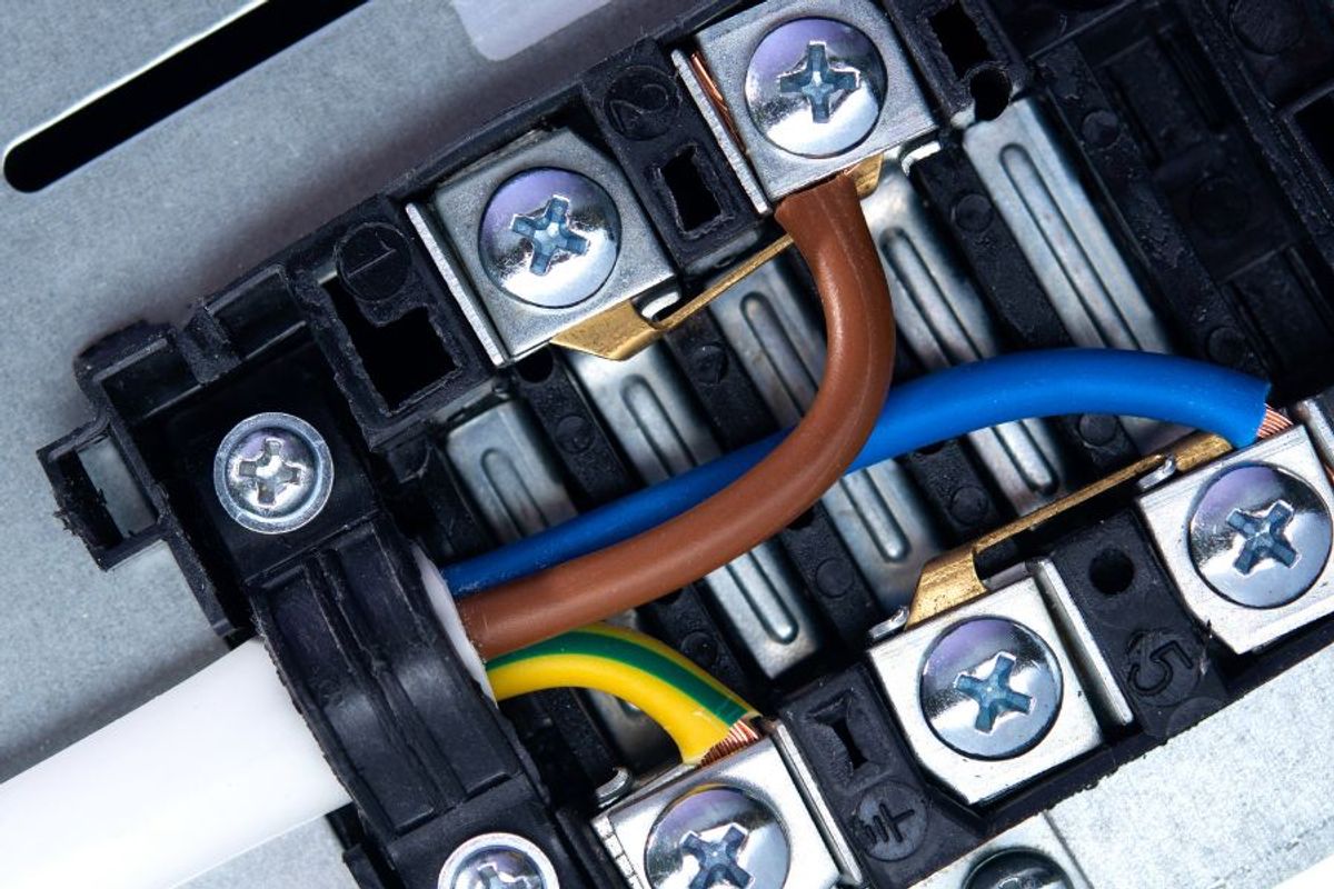 So sánh cáp điều khiển công nghiệp và cáp điện dân dụng