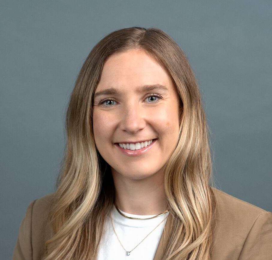 Headshot of Kristi Cox