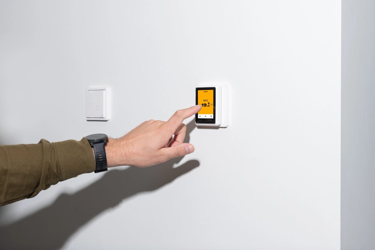 Bespaar op je energie door Energiek. Een slimme thermostaat en warmtepomp kunnen je helpen.