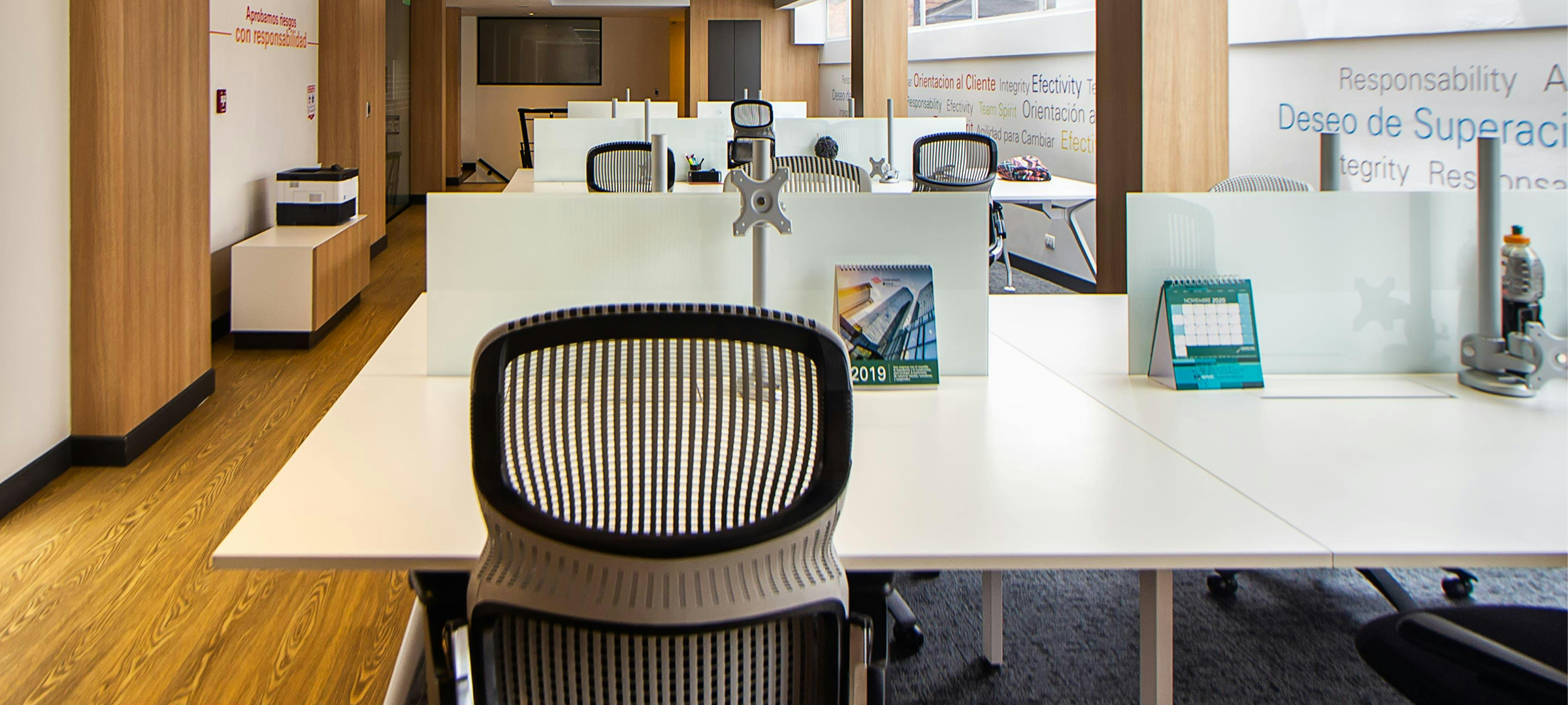 Minimalist vs. Maximalist: Choosing the Right Style for Your Workspace