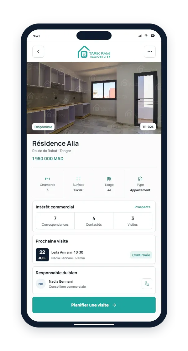Fiche bien mobile de Tarik Rami Immobilier présentant les caractéristiques, l’intérêt commercial, le conseiller responsable et la prochaine visite planifiée.