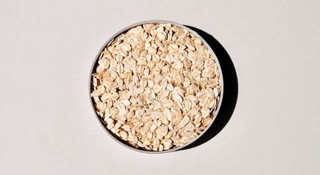 Oat extract is a way to improve the health of the body and beauty