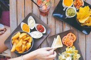 Things not to do while eating in a foreign country