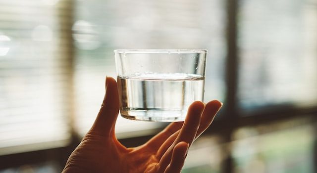 Solving problems using a glass of water, the “Silva Method”