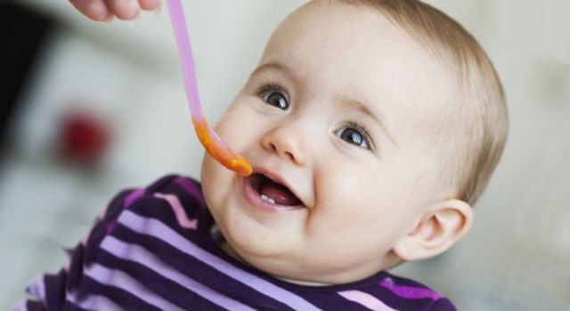 5 foods that should not be given to children under 2 years old