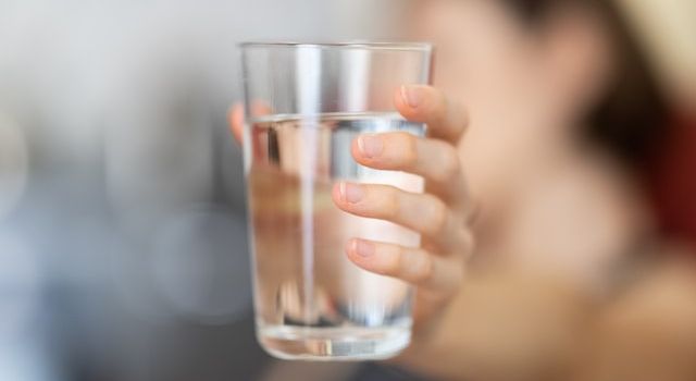 Medical experts believe that 100% of people drink water at the wrong time