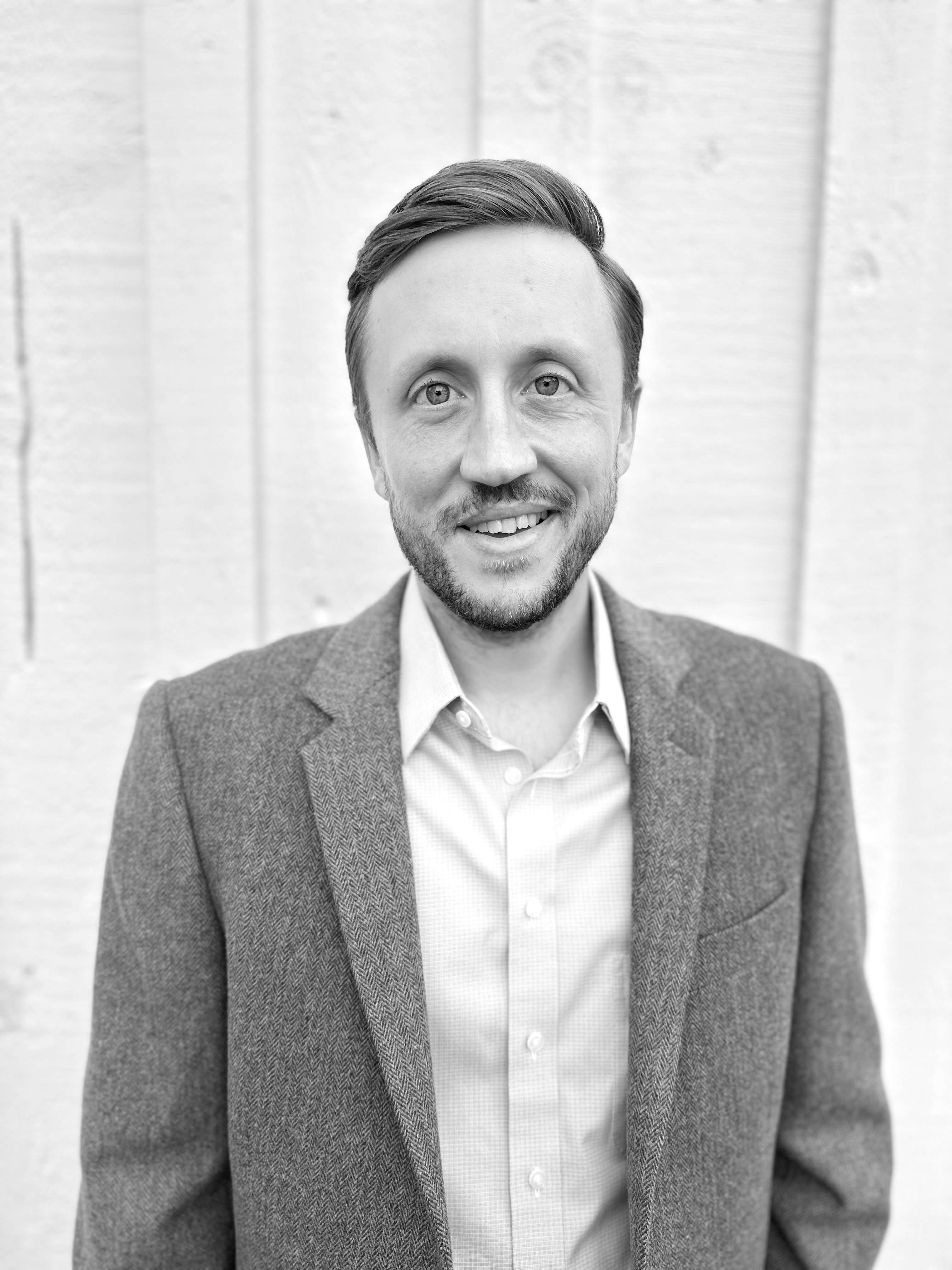 Headshot of Andrew Seagraves