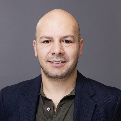 Headshot of  Artur Gasparyan