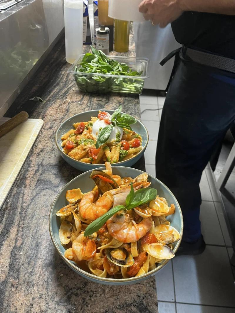 Deux assiettes de pâtes aux scampis
