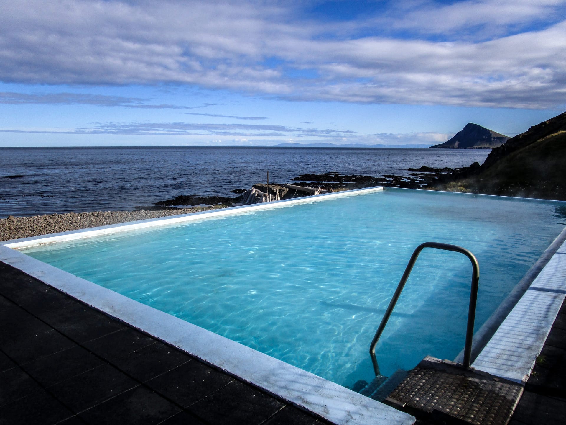 Krossneslaug Hot Pool