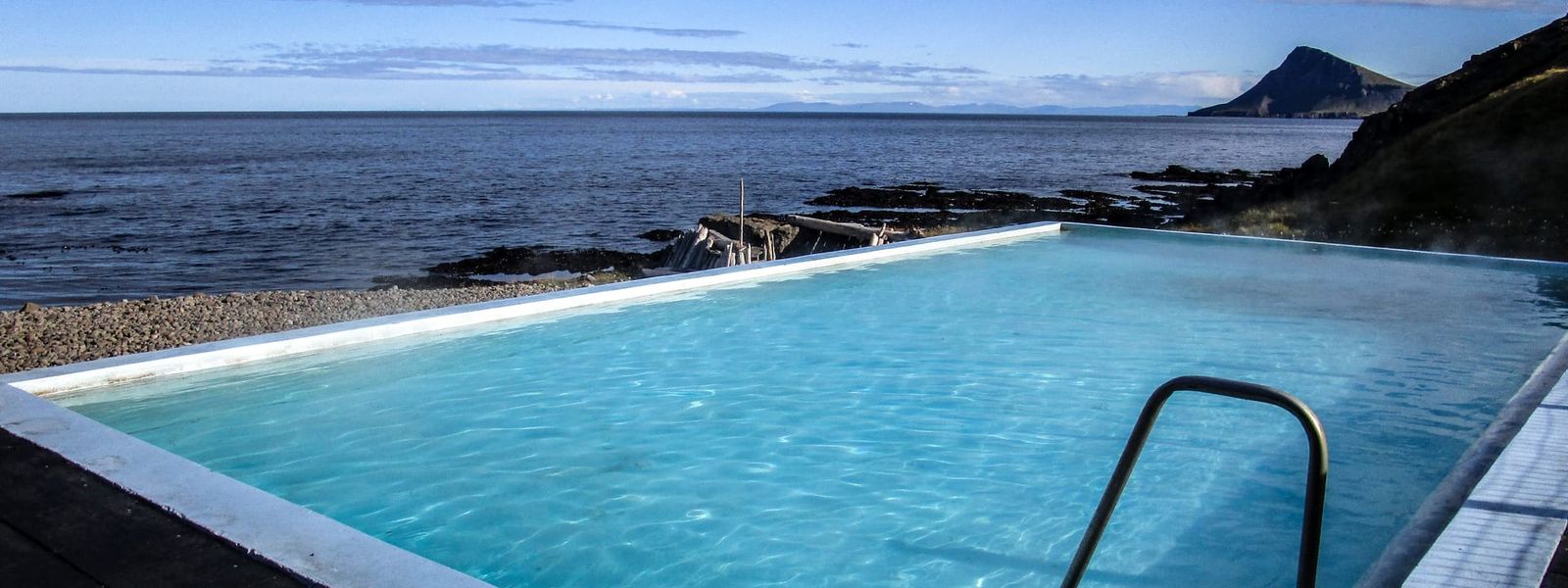 Krossneslaug Hot Pool