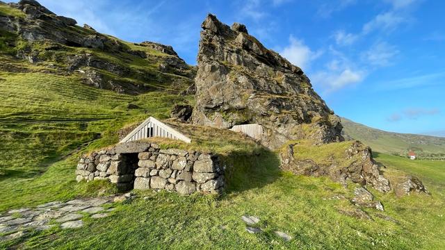 Rútshellir Caves